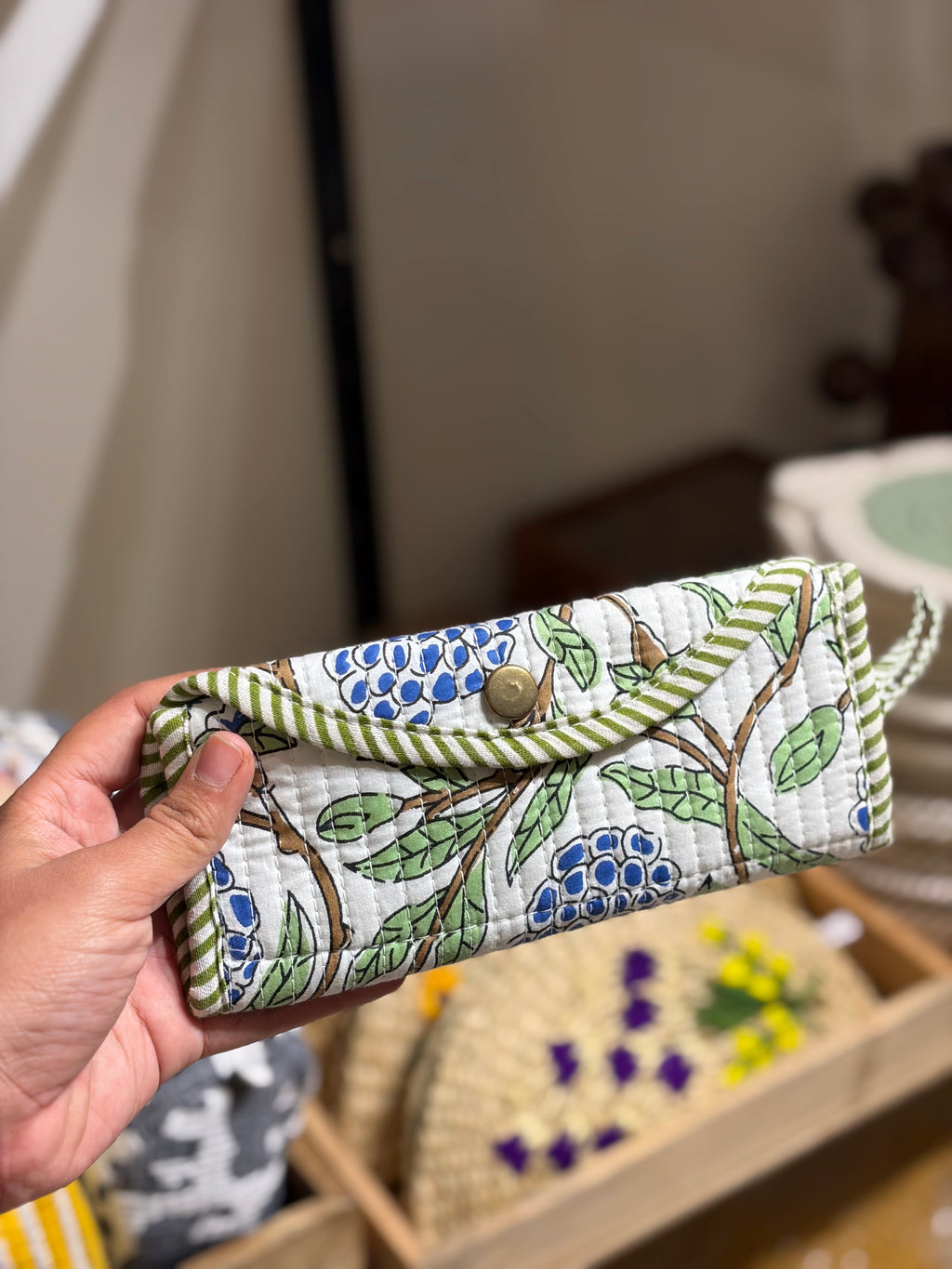 3 fold pouch