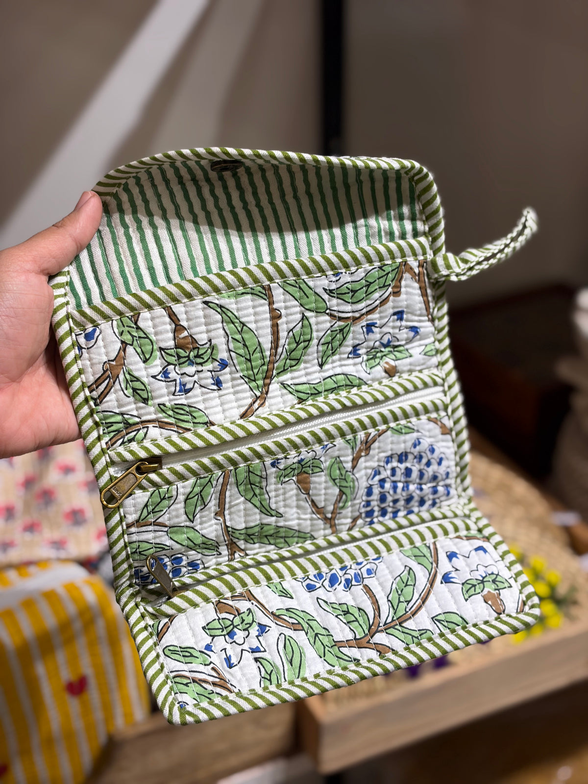 3 fold pouch
