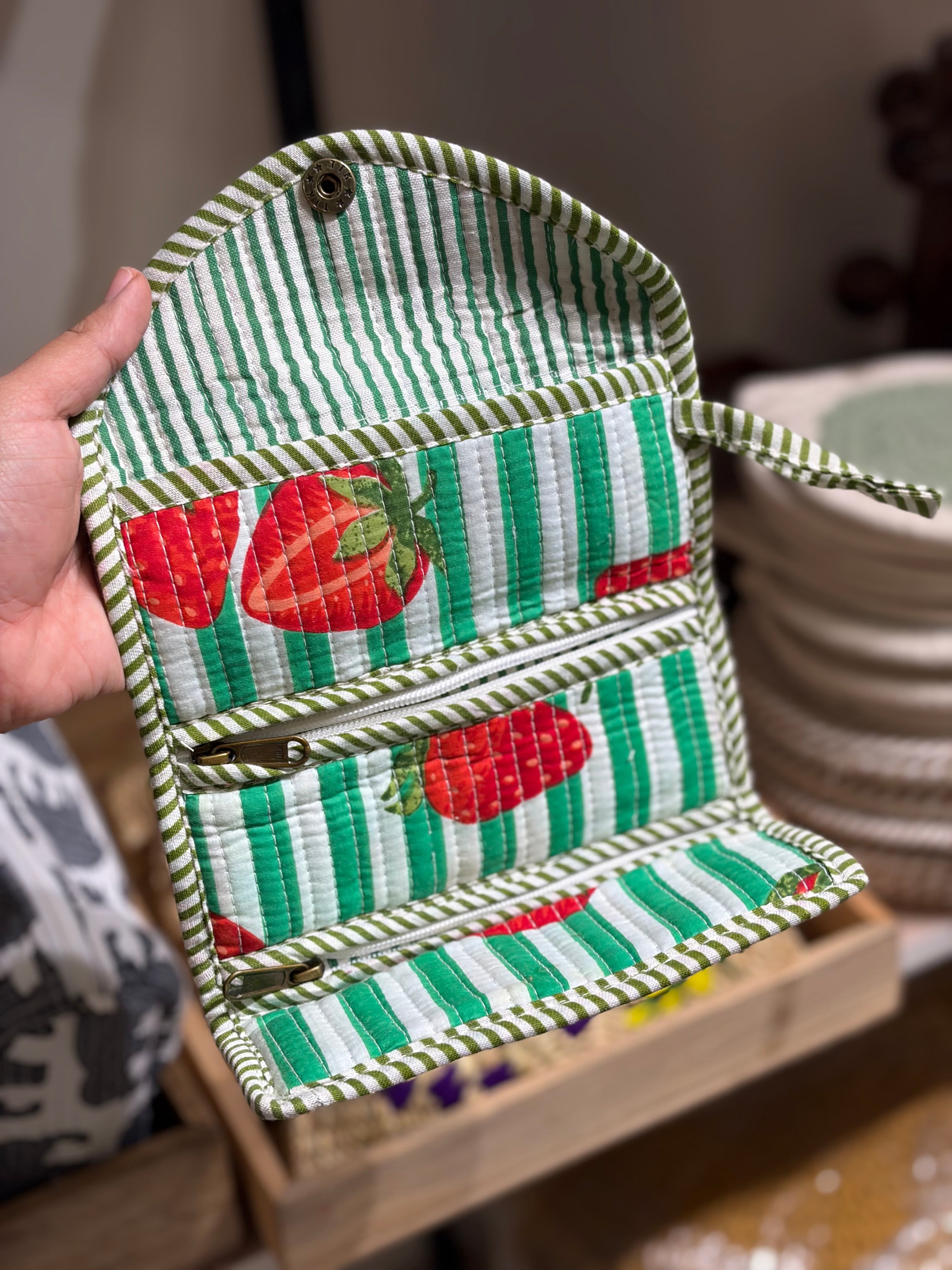 3 fold pouch- Green strawberry