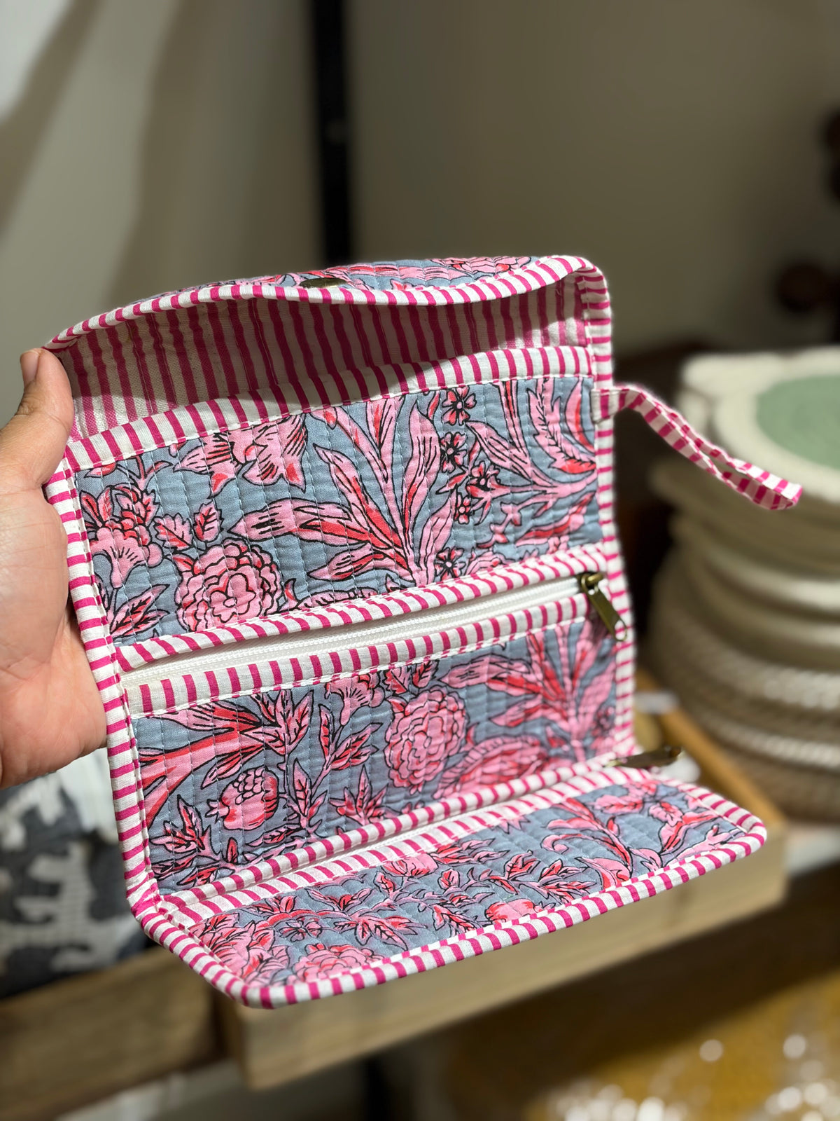 3 fold pouch- Pink flowers