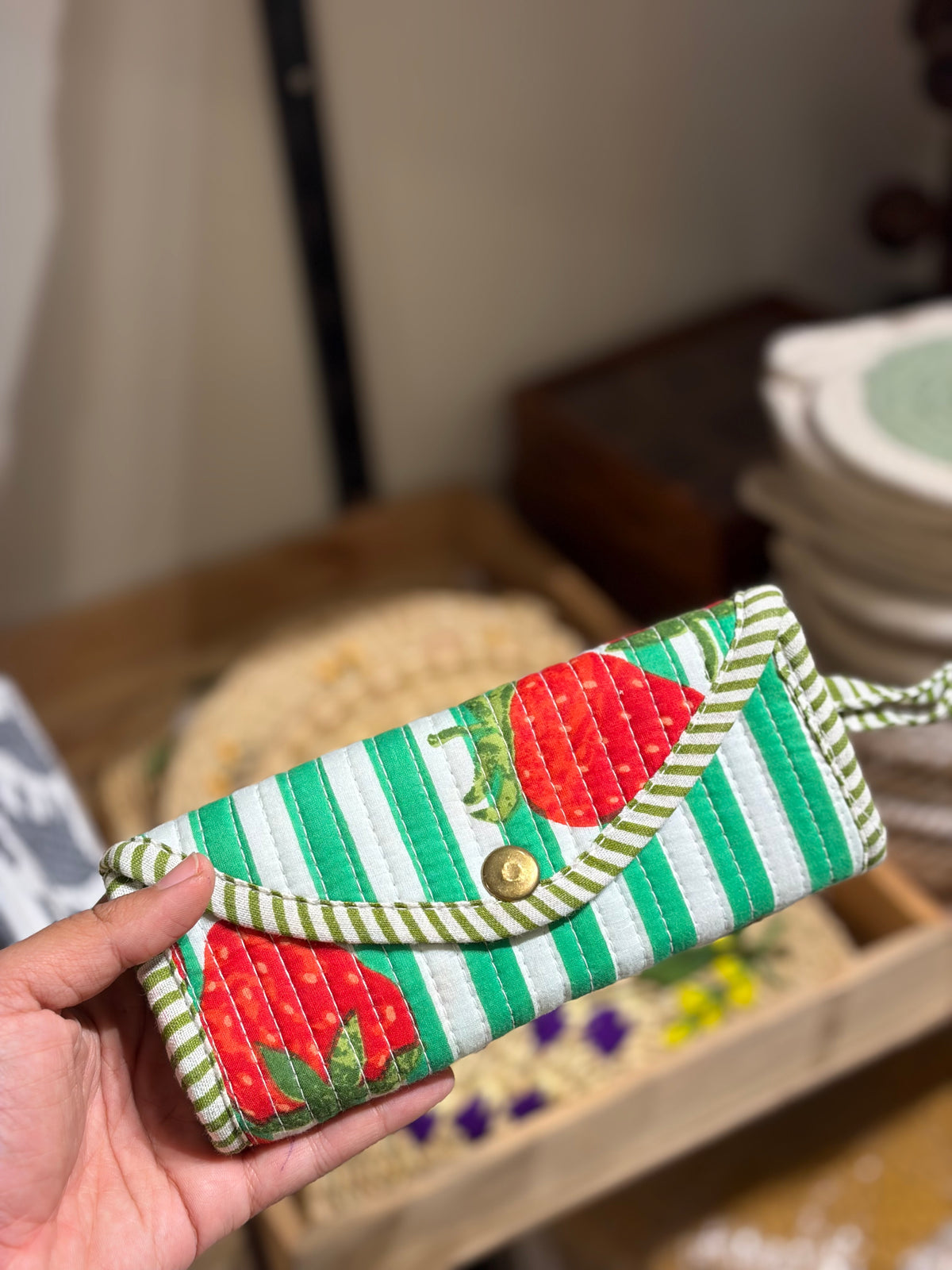 3 fold pouch- Green strawberry