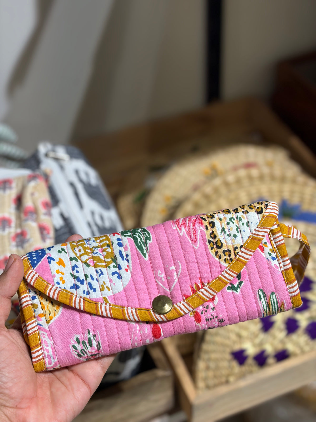 3 fold pouch- Pink hen