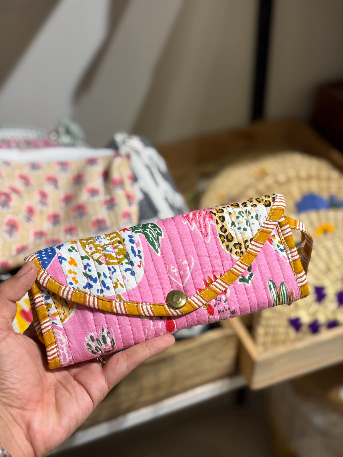 3 fold pouch- Pink hen