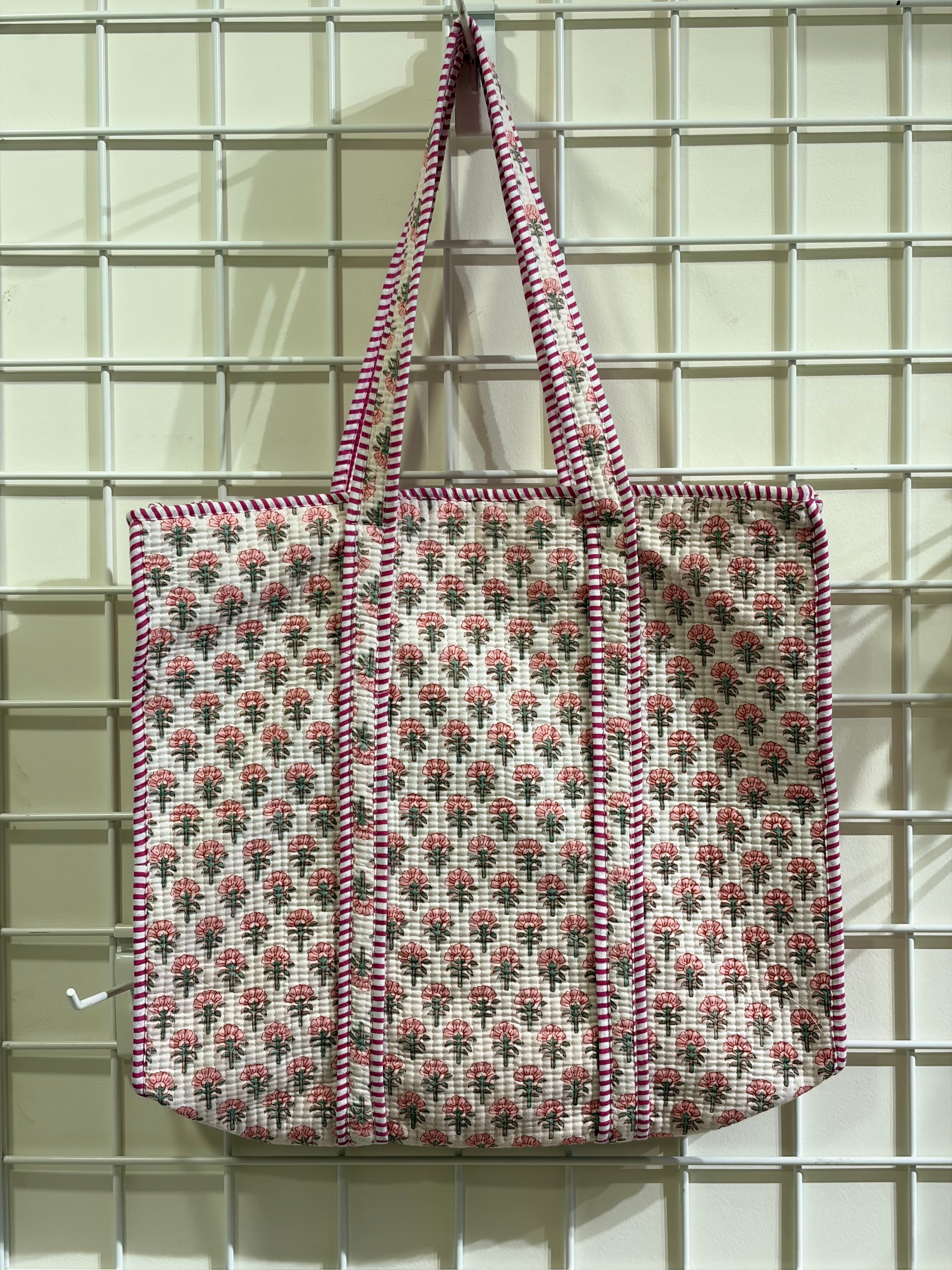 Baby pink small flower Tote bag